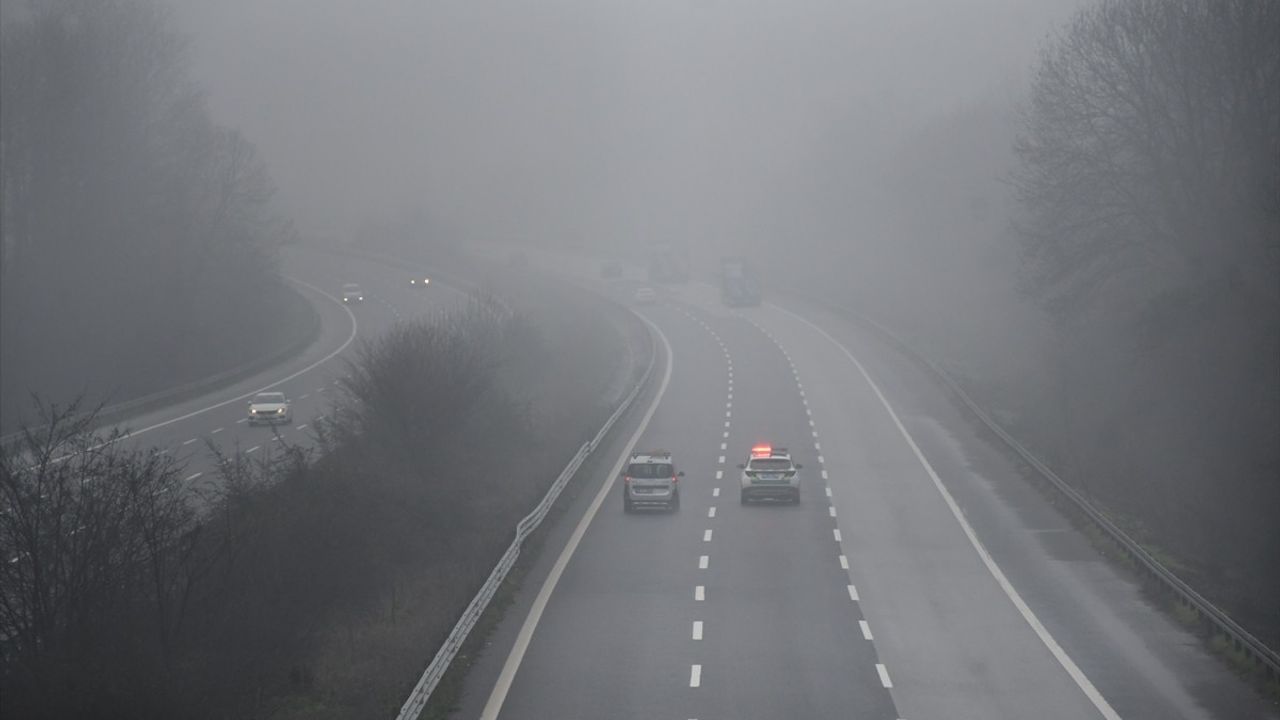 Bolu Dağı ve Düzce'de Sis Etkisi Sürücüleri zor durumda bıraktı