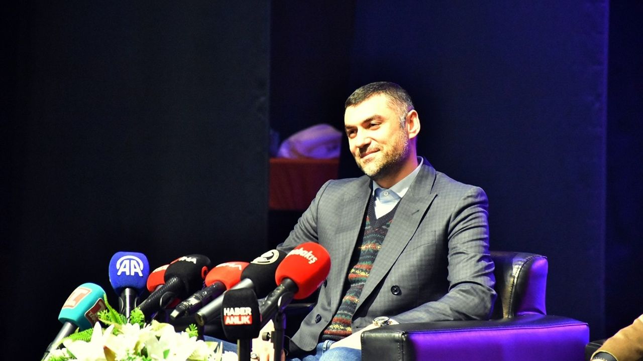 Burak Yılmaz Trabzon'da Spor Söyleşileri'nde Yıldız Sözler Sarfetti