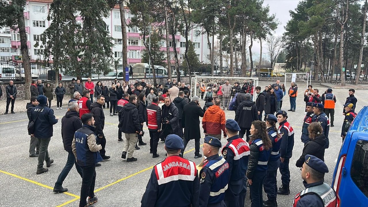 Burdur'da 5,2 Büyüklüğünde Deprem Tatbikatı Gerçekleştirildi