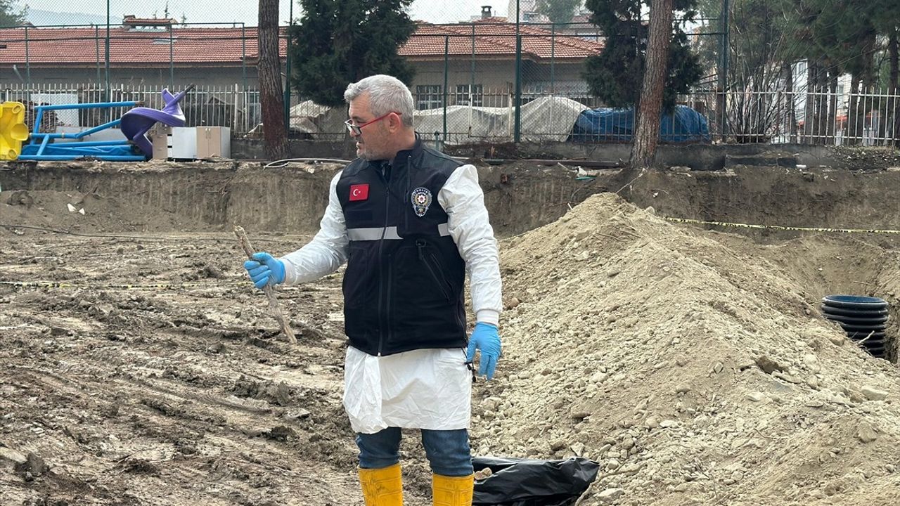 Burdur'da Öğretmenevi Bahçesinde İnsan Kemikleri Bulundu