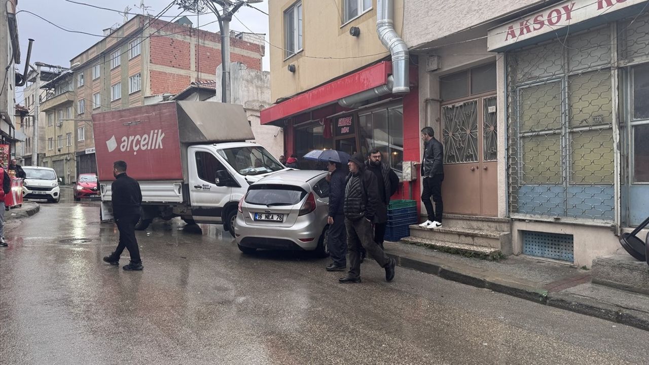 Bursa'da Ehliyetsiz Sürücünün Kovalamacası Sonrası Yakalandı