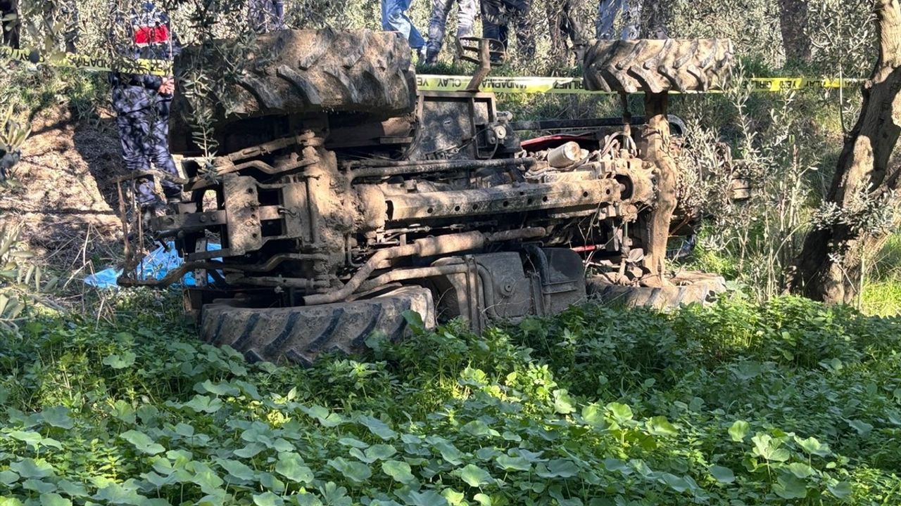 Bursa'da Traktör Devrildi, Sürücü Hayatını Kaybetti