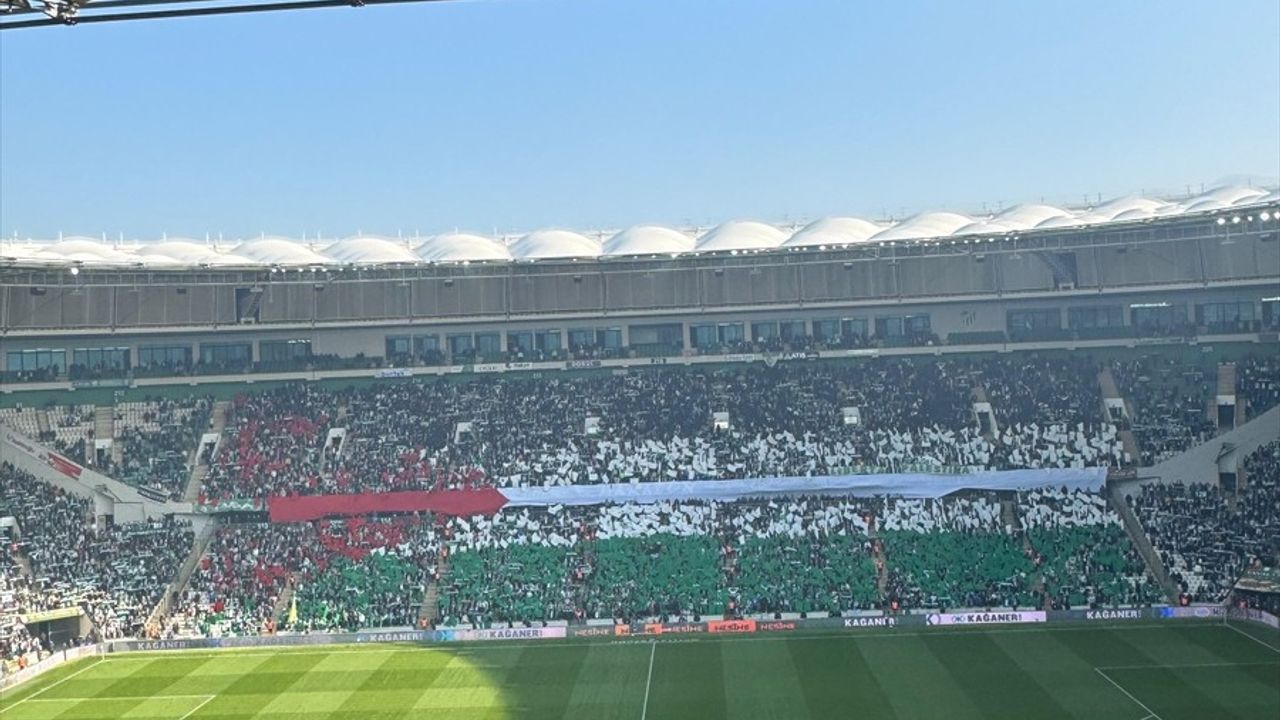 Bursaspor Taraftarından Filistin’e Destek Koreografisi