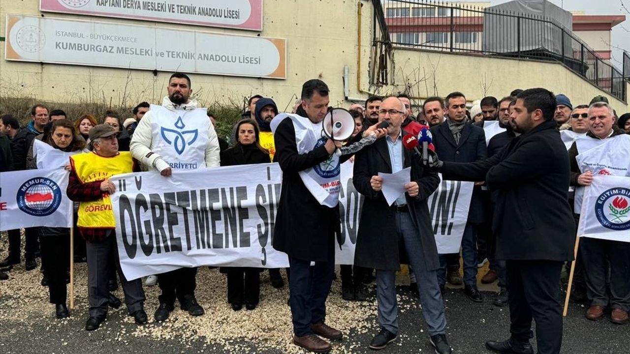 Büyükçekmece'de Şiddete Tepki: Eğitim Bir Sen'den Müdür Yardımcısına Destek