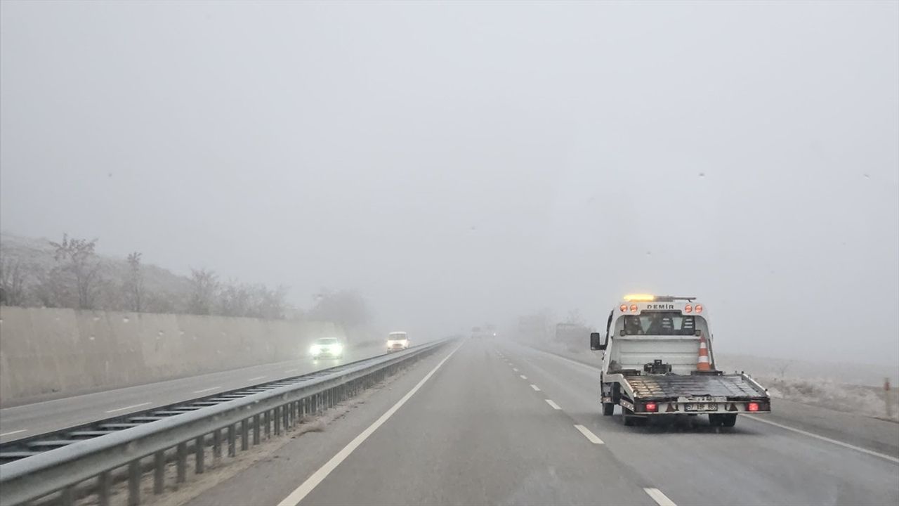 Çankırı-Ankara Kara Yolunda Sis Etkisini Artırıyor