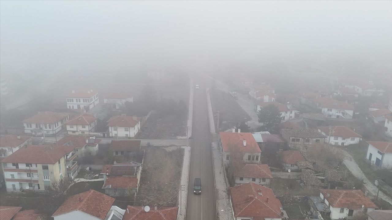 Çankırı'da yoğun sis etkisi sürücüleri zor durumda bıraktı