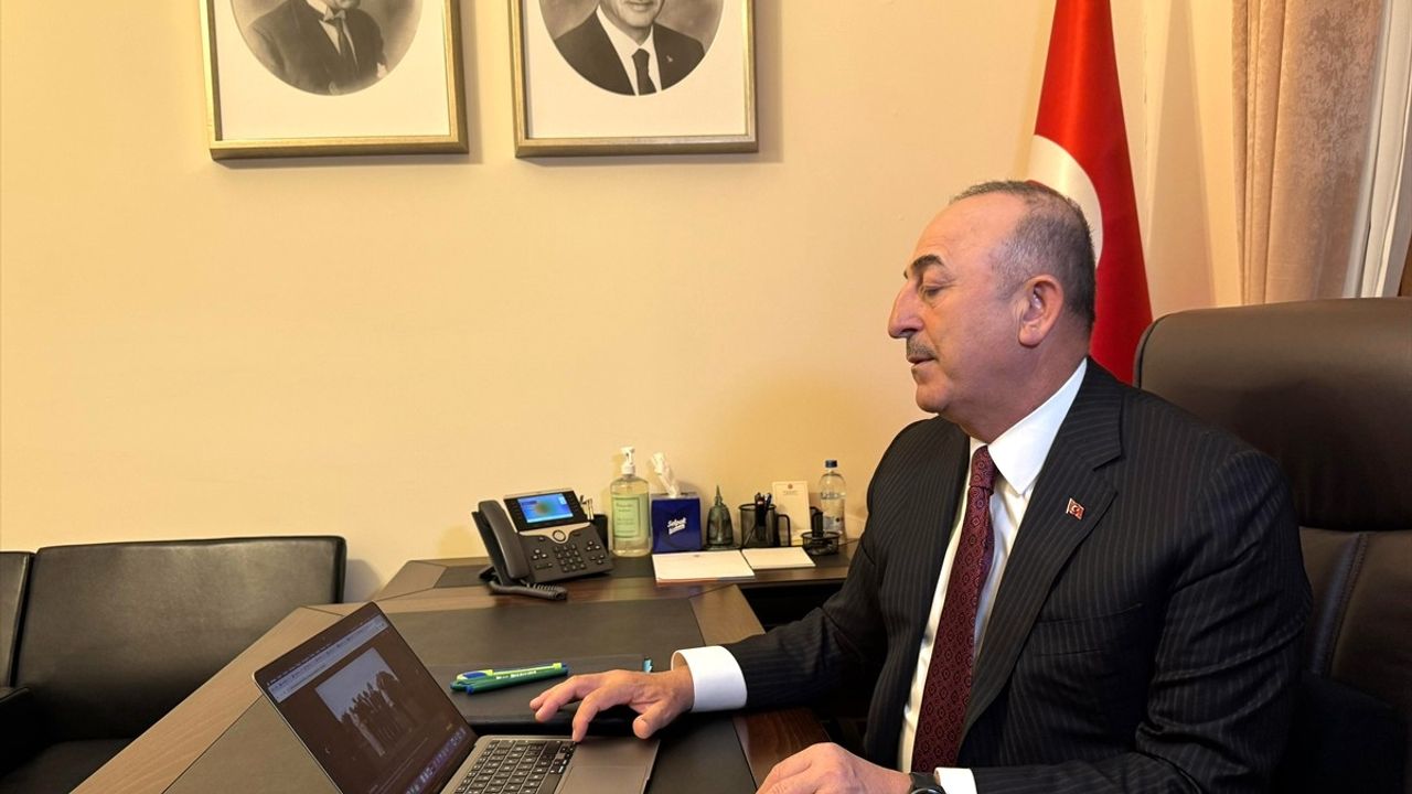 Çavuşoğlu, Anadolu Ajansı'nın 'Yılın Kareleri' Oylamasına Katıldı