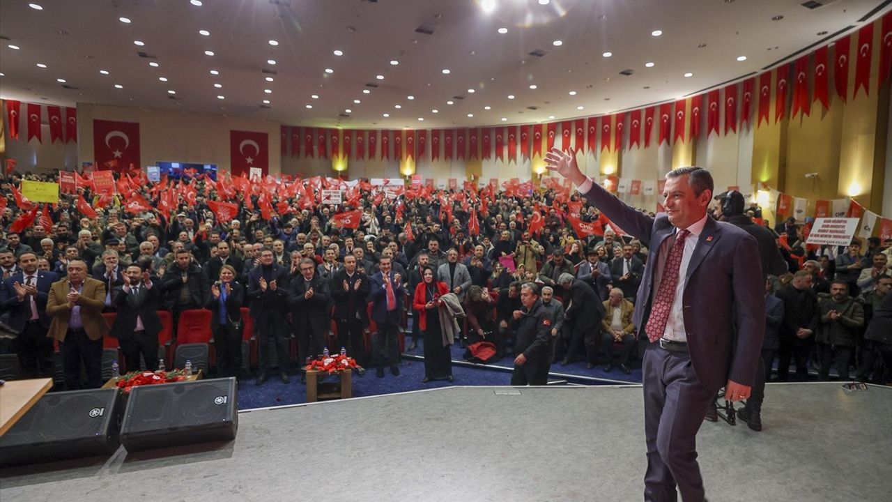 CHP Genel Başkanı Özgür Özel Erzurum'da Halk Buluşması Düzenledi