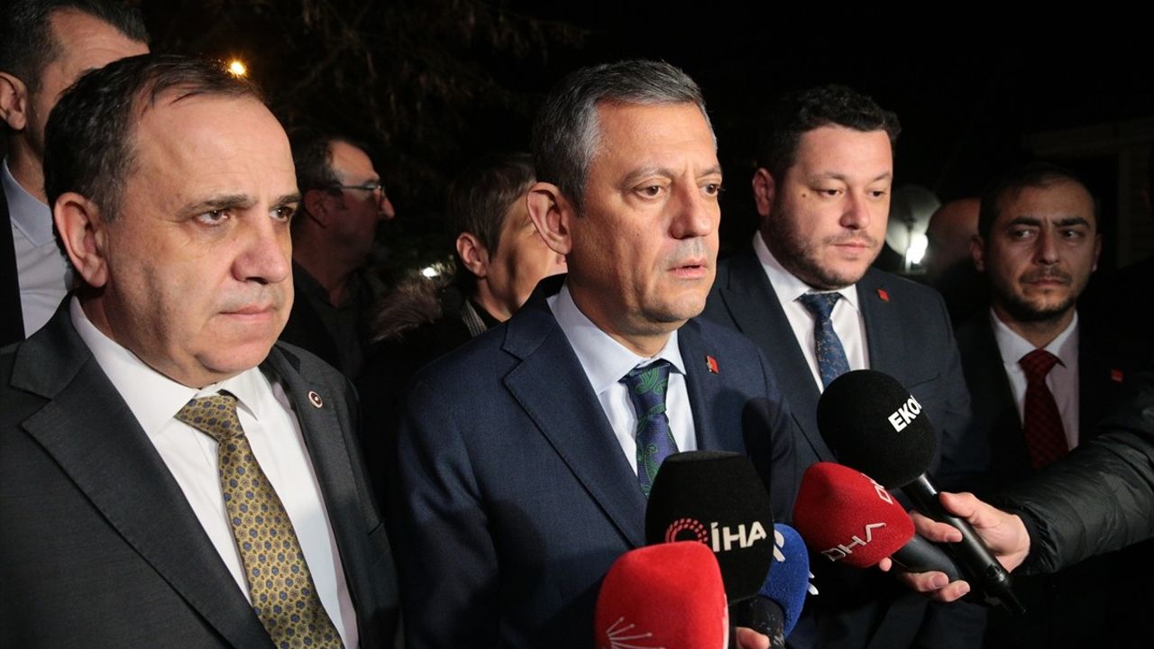 CHP Genel Başkanı Özgür Özel, Yangın Mağdurlarını Ziyaret Etti