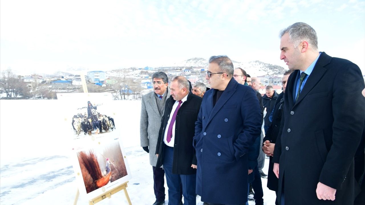 Çıldır Gölü'nde Buz Üstünde Fotoğraf Sergisi