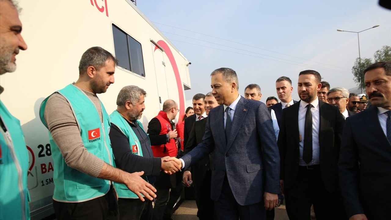 Cilvegözü Sınır Kapısı'nda Açıklamalar: Öncü Göçmenler ve Yardım Faaliyetleri