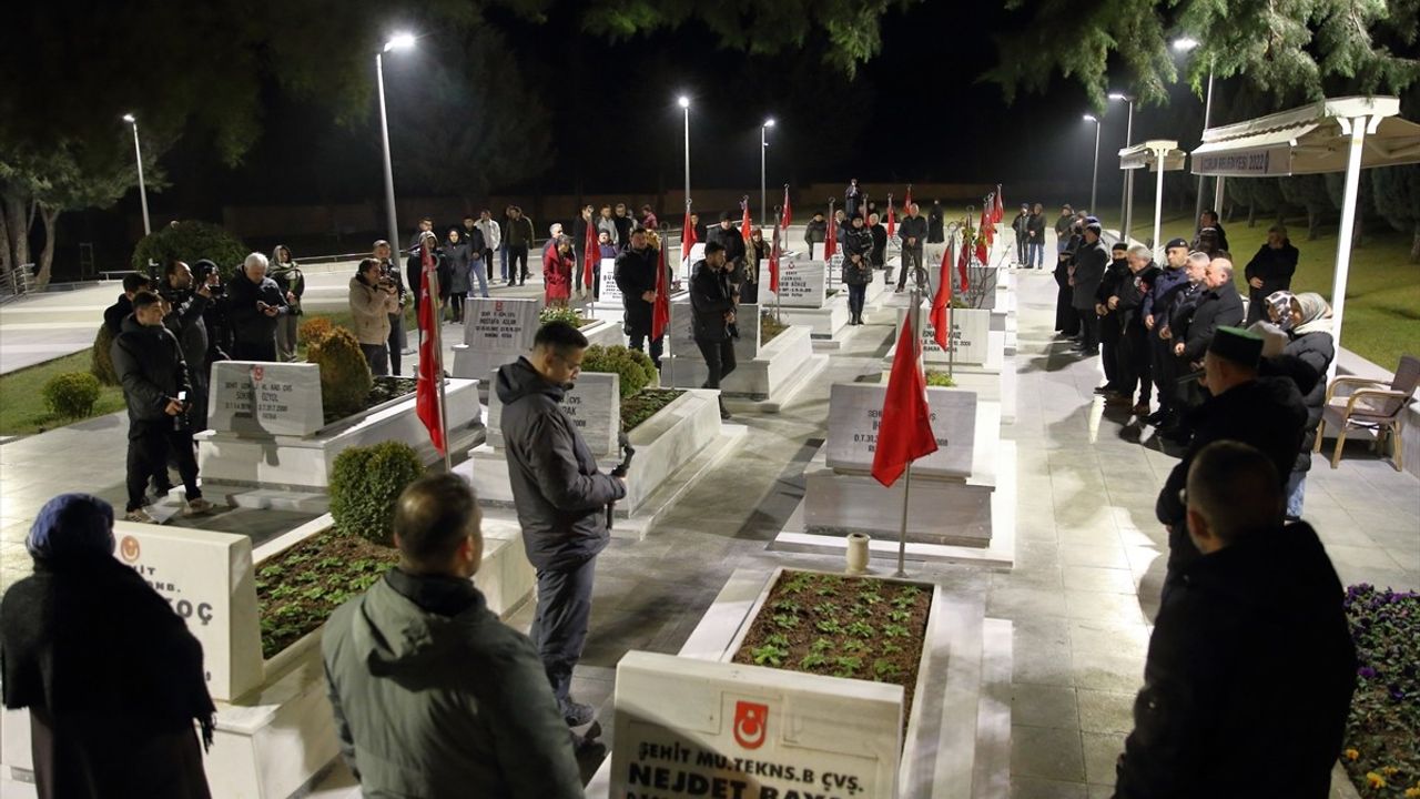 Çorum'da Şehit Aileleri Yeni Yıla Şehitlikte Girdi