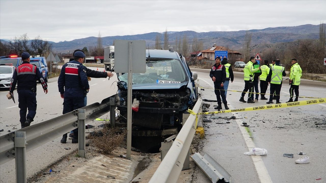 Çorum'da Zincirleme Trafik Kazası: 2 Ölü, 5 Yaralı