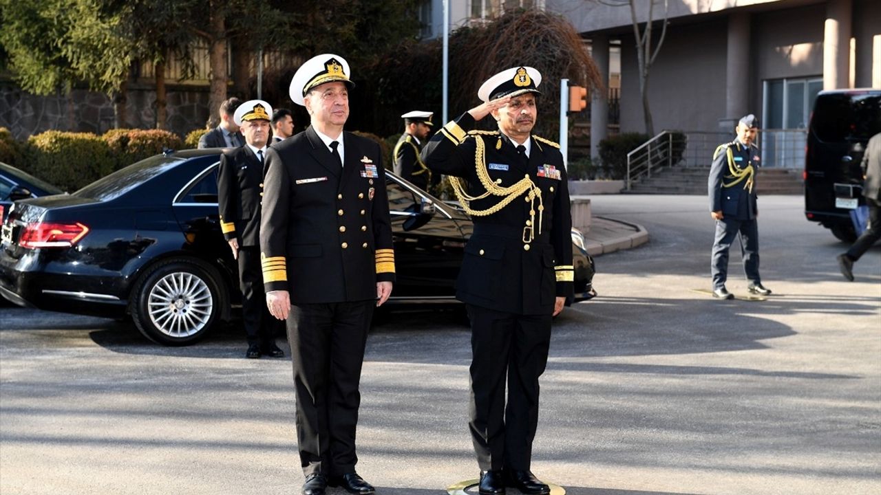 Deniz Kuvvetleri Komutanı Oramiral Tatlıoğlu, Ummanlı Mevkidaşıyla Görüştü