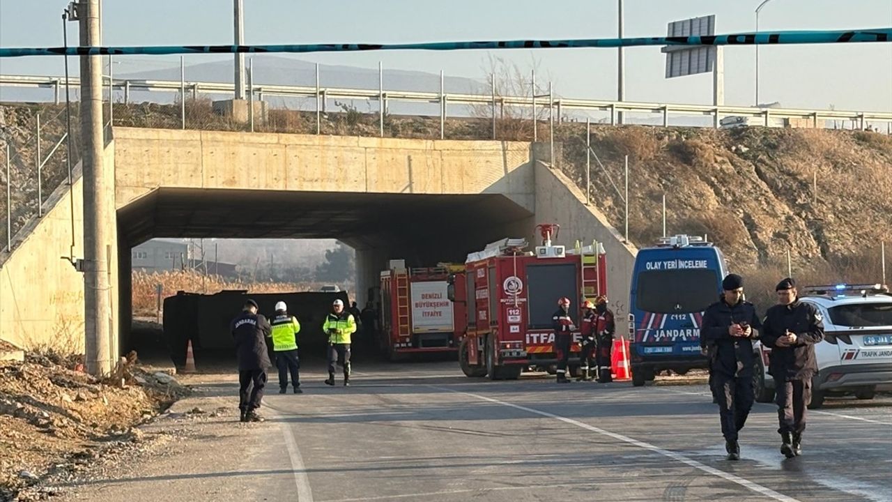 Denizli'de Devrilen İşçi Servisi 4 Can Alırken, 19 Kişi Yaralandı