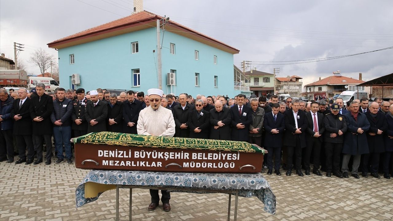 Denizli'de Trajektör Kazasında Hayatını Kaybeden Hüseyin Yıldız Toprağa Verildi