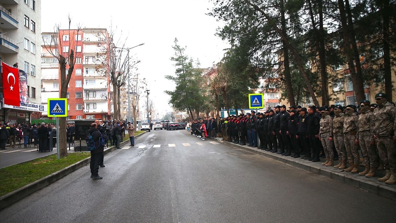 Diyarbakır'da Gaffar Okkan ve 5 Polis Şehidi Anma Töreni Düzenlendi