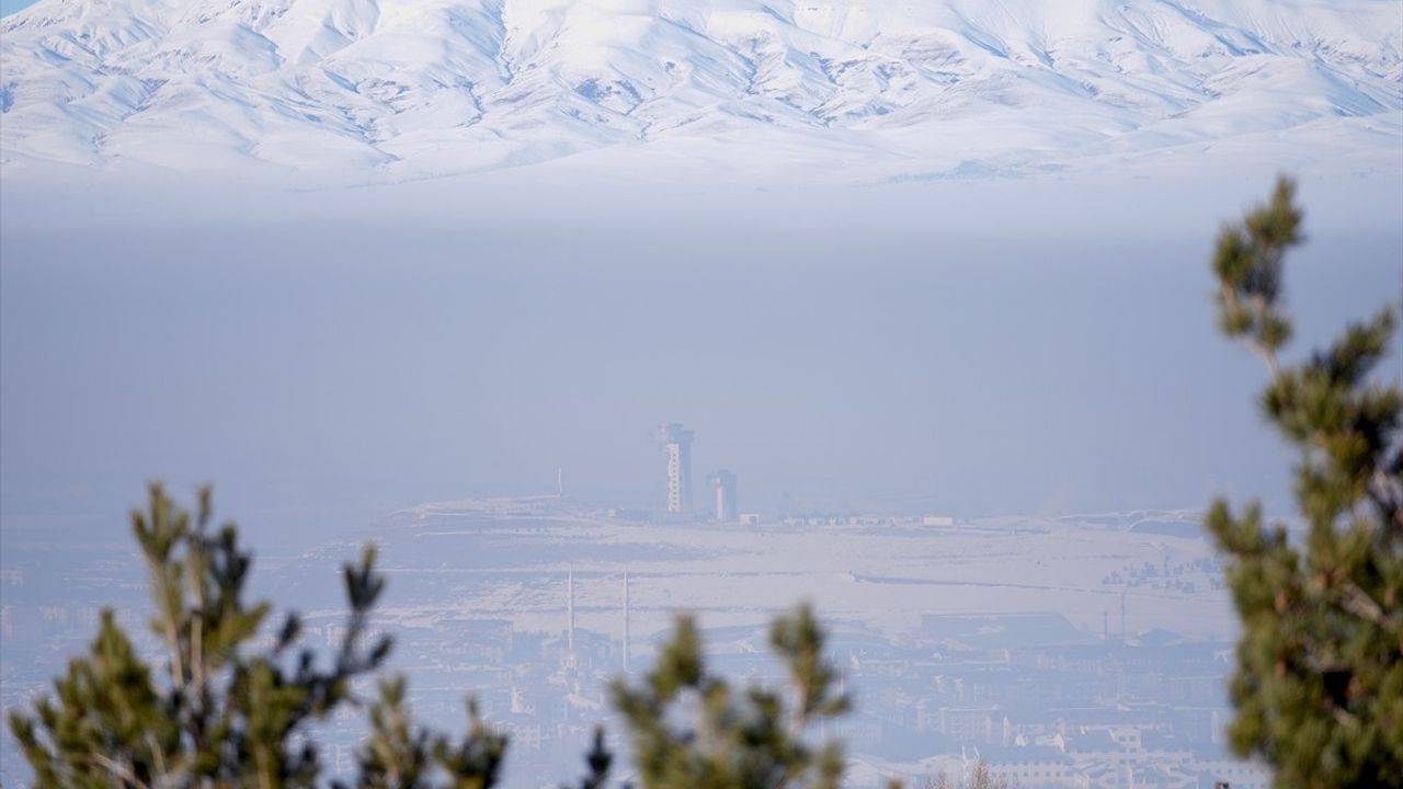 Doğu Anadolu'da Dondurucu Soğuklar Hava Sıcaklıklarını Sıfırın Altına Düşürdü