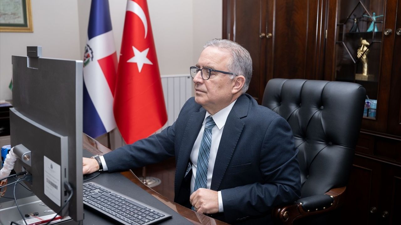 Dominik Cumhuriyeti'nin Büyükelçisi, Anadolu Ajansı'nın Oylamasında Yer Aldı