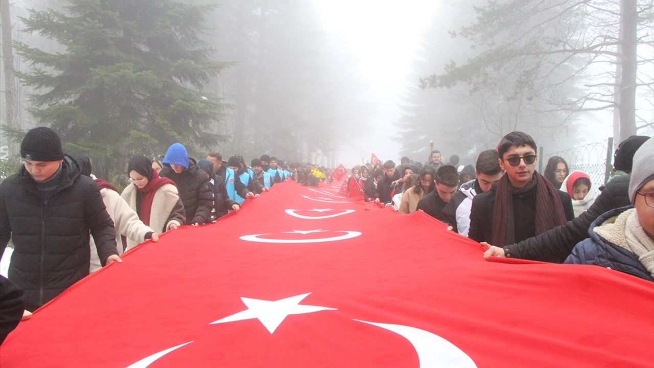 Düzce'de Sarıkamış Şehitleri İçin Anma Yürüyüşü Düzenlendi