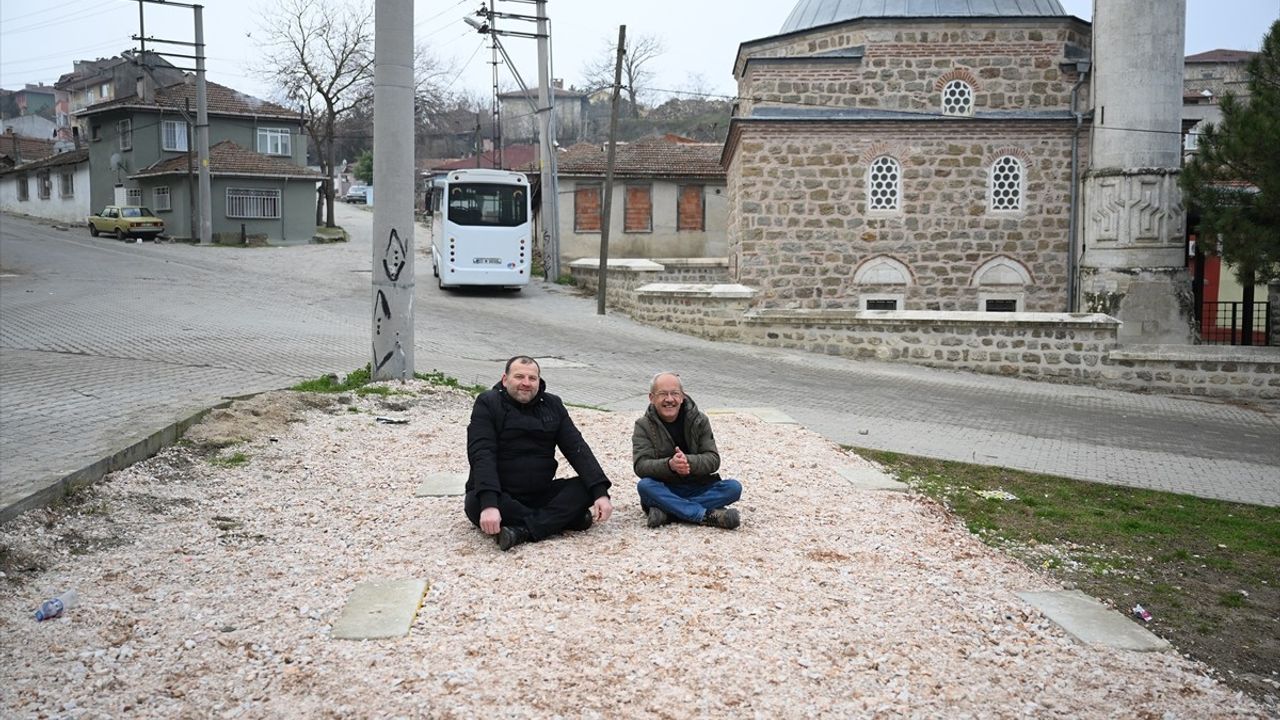 Edirne'de Muhtarın Oturma Eylemi: Hizmet Binası Talebi