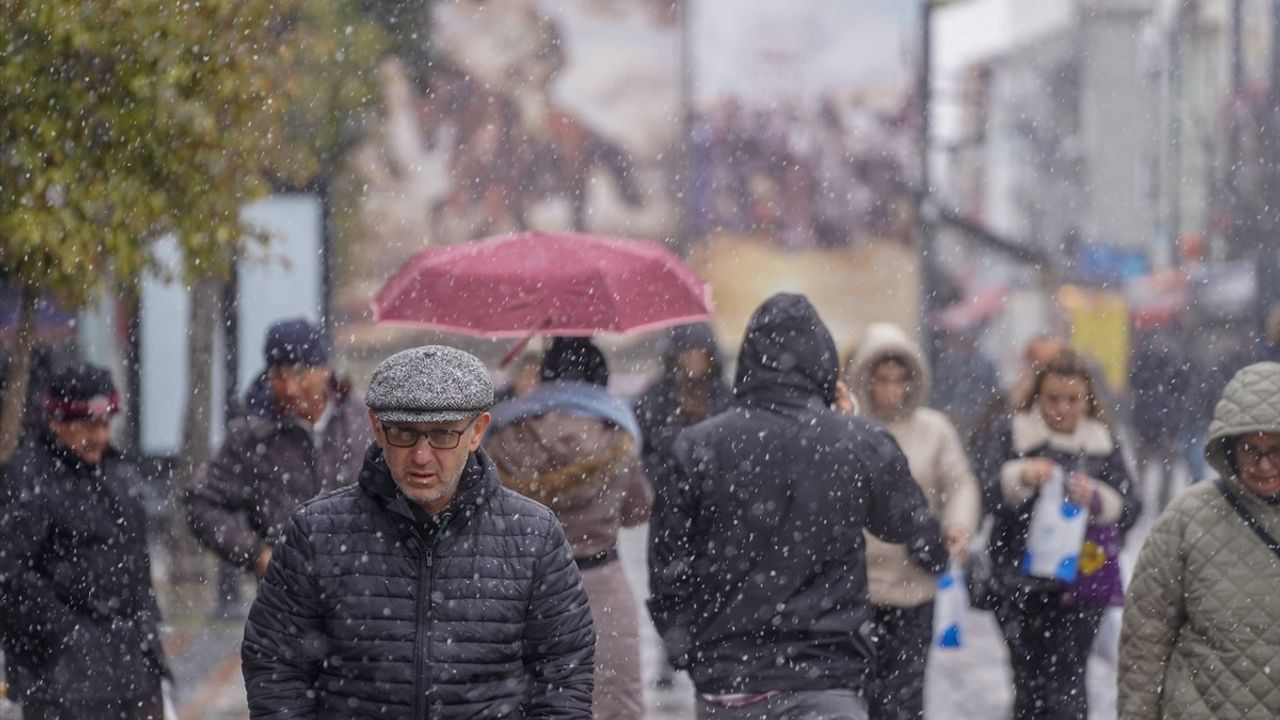 Edirne'de Yoğun Kar Yağışı Etkili