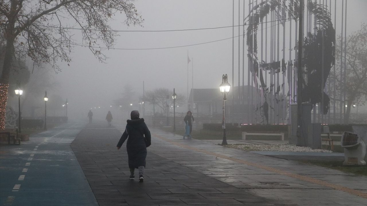 Edirne ve Tekirdağ'da Yoğun Sis Etkisi