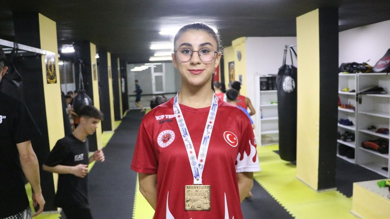 Ela Nur Gümüş, Muay Thai'de 15 Madalya Kazandı