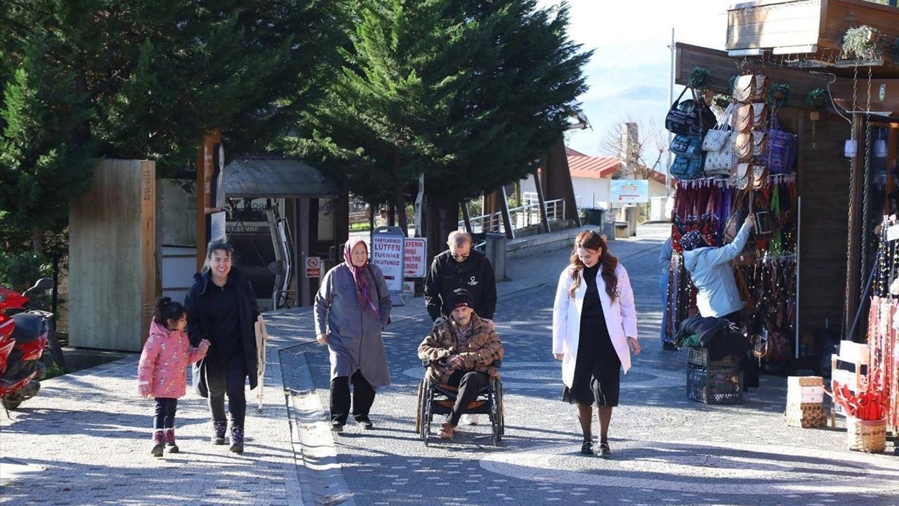 Engelsiz Taksi İle Boztepe'yi Ziyaret Eden 90 Yaşındaki Yılmaz Doğan