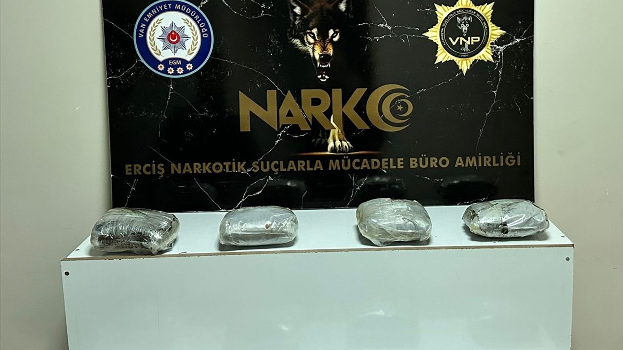 Erciş'te Uyuşturucu Operasyonu: 8 Kilo 750 Gram Esrar Ele Geçirildi