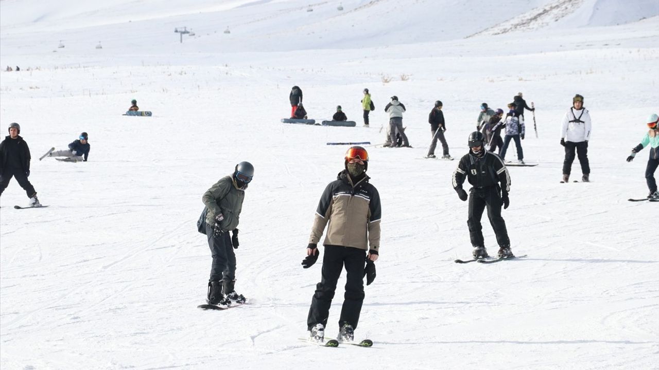 Erciyes Kayak Merkezi'nde Yoğunluk