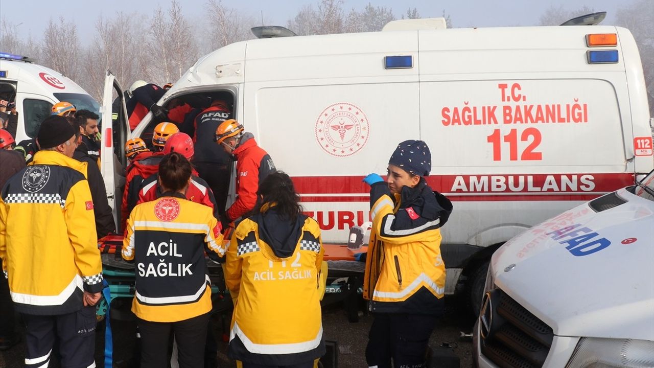 Erzurum'da Ambulans Kazası: 8 Yaralı