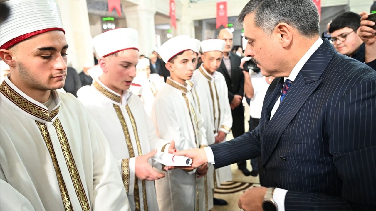 Erzurum'da Hafızlık Eğitimini Tamamlayan 415 Öğrenci İcazet Aldı