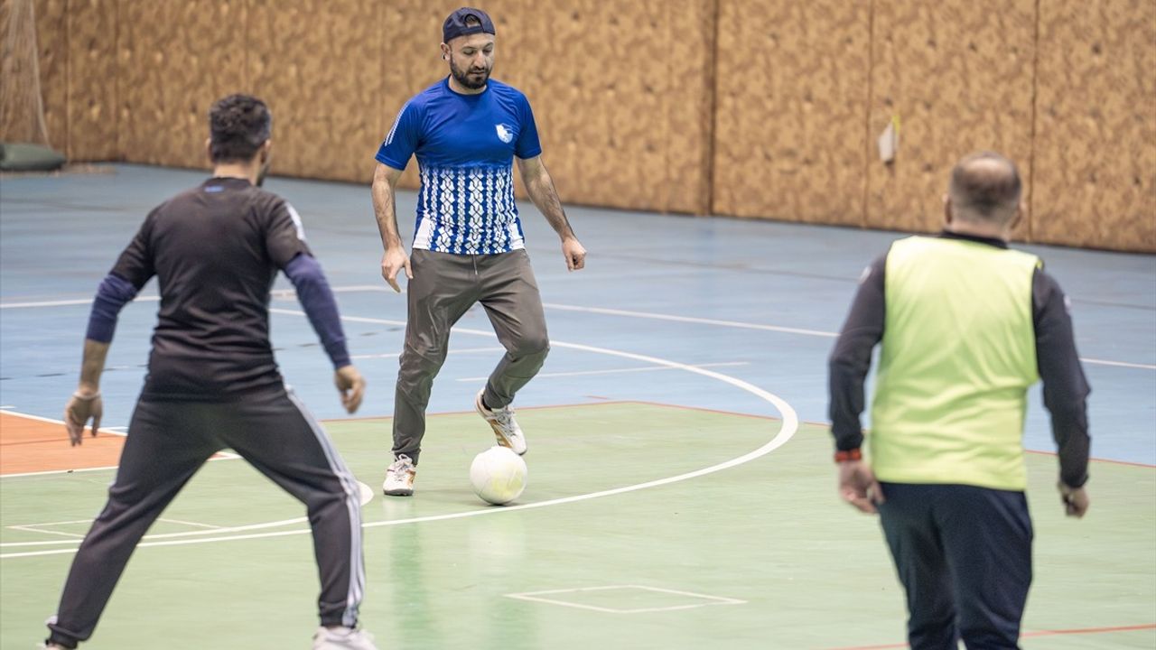 Erzurum'da İdareciler ve Gazeteciler Dostluk Maçında Buluştu