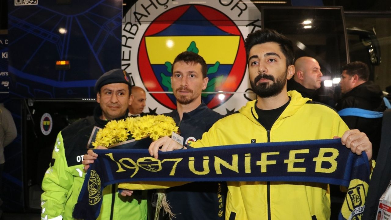 Fenerbahçe, Adana'ya Ulaştı