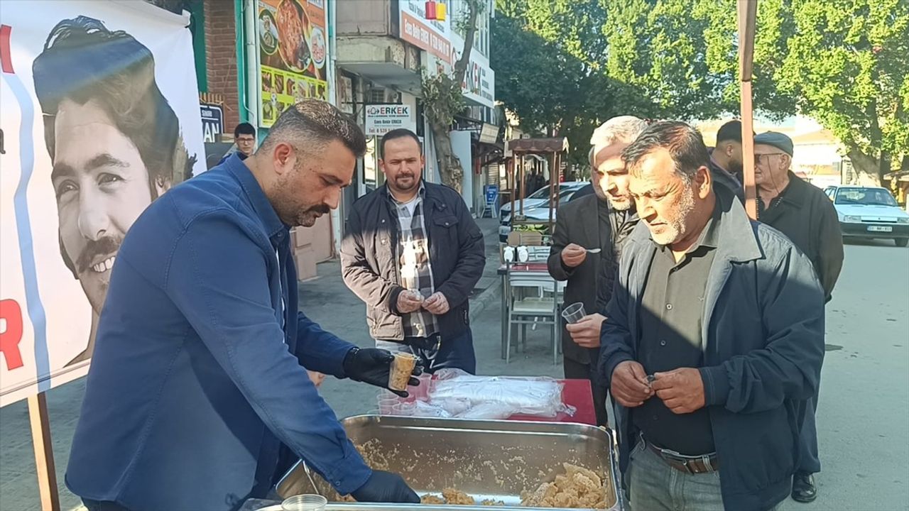 Ferdi Tayfur İçin Helva İkramı Adana'da Gerçekleşti