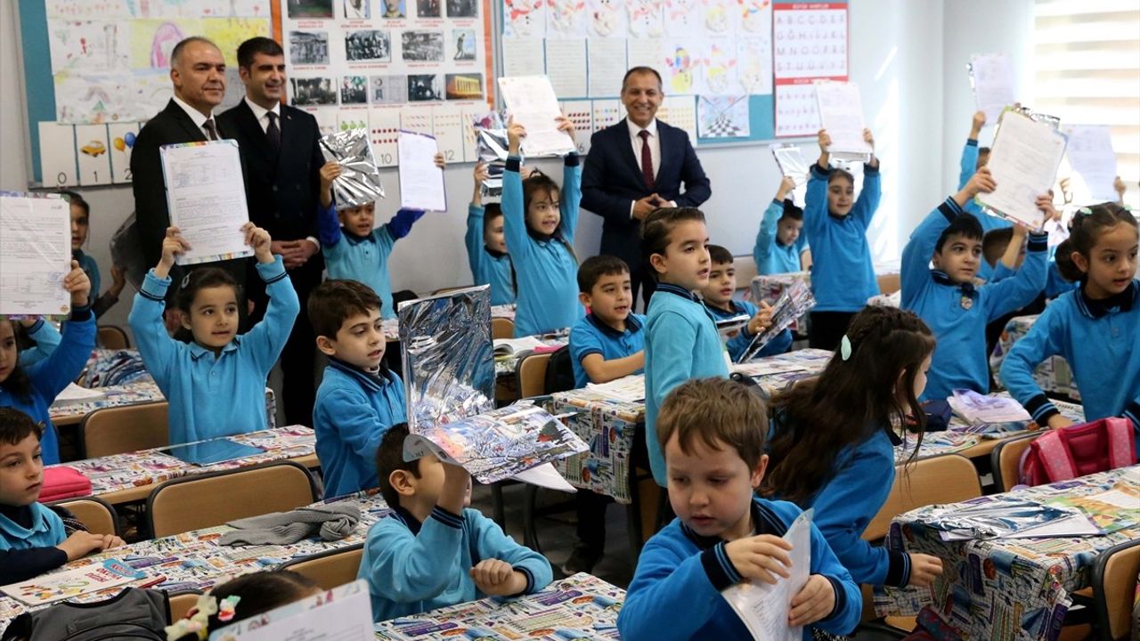 Gaziantep ve Çevre İllerde Öğrenciler Karnelerini Aldı