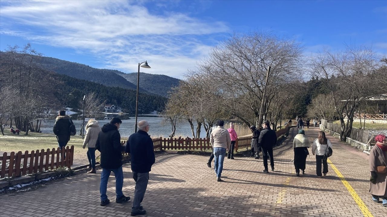 Gölcük Tabiat Parkı Yarıyıl Tatilinde Kalabalık Ziyaretçi Akınına Uğradı