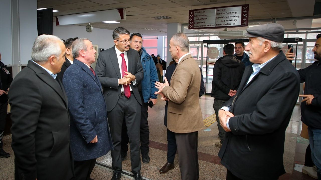 Hakkari Valisi Çelik'ten Yaralı Personel Ziyareti