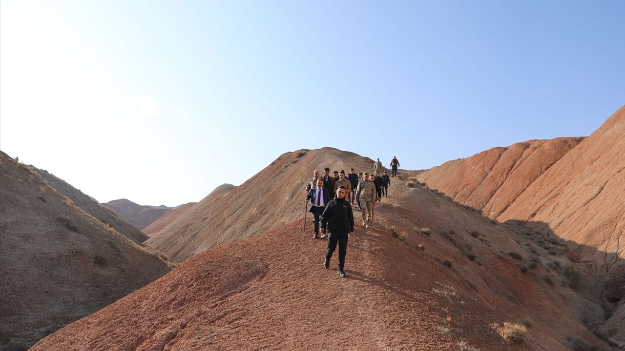 Iğdır'ın Gökkuşağı Tepeleri Turizme Kazandırılıyor