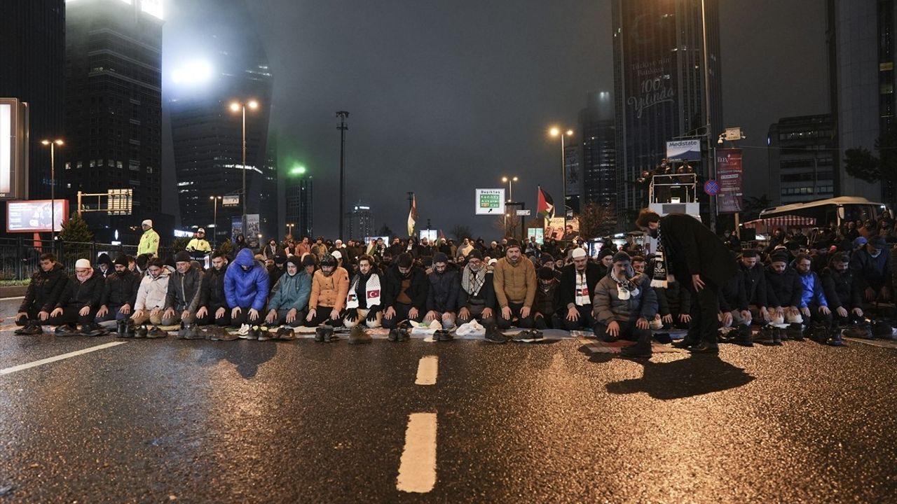 İstanbul'da AGD Üyelerinden İsrail'e Protesto