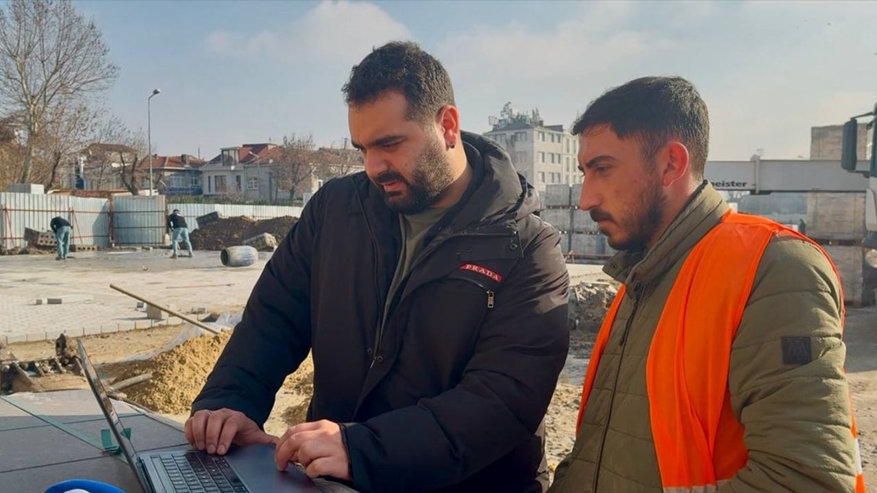 İstanbul'daki İnşaat İşçileri 'Yılın Kareleri' Oylamasında Bulundu