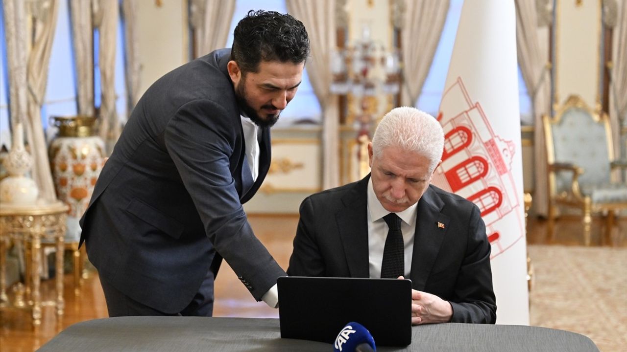 İstanbul Valisi Gül, Anadolu Ajansı'nın 'Yılın Kareleri' Oylamasına Destek Verdi