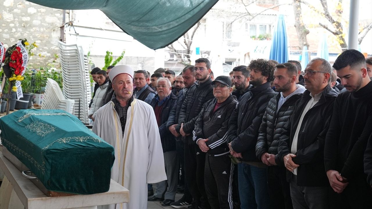 İzmir Urla'da Motosiklet Kazası: İki Genç Hayatını Kaybetti