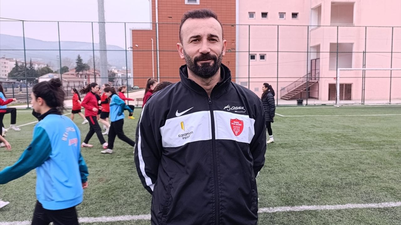 Kadın Futbol Takımının Her Şeyi: Mustafa Gül