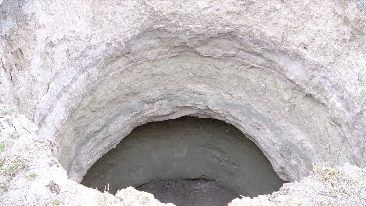 Karapınar'da Derin Obruk Oluşumu