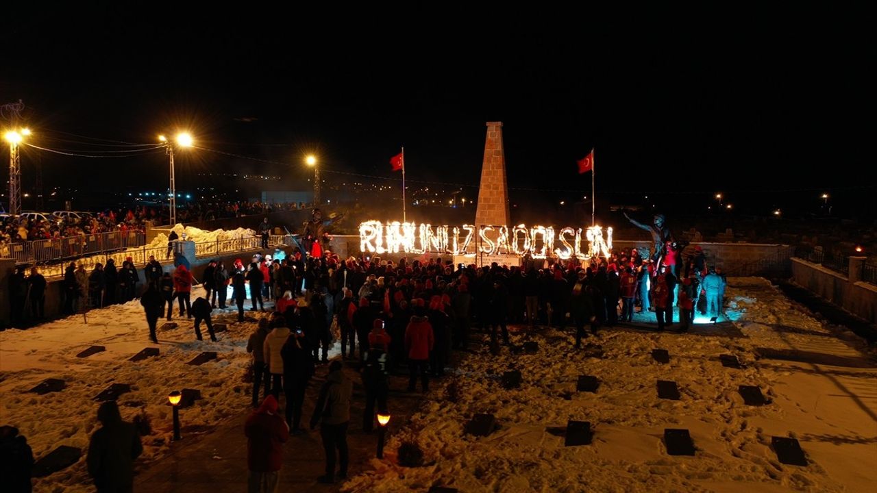 Kars'ta Sarıkamış Şehitleri Anısına Meşaleli Yürüyüş Düzenlendi