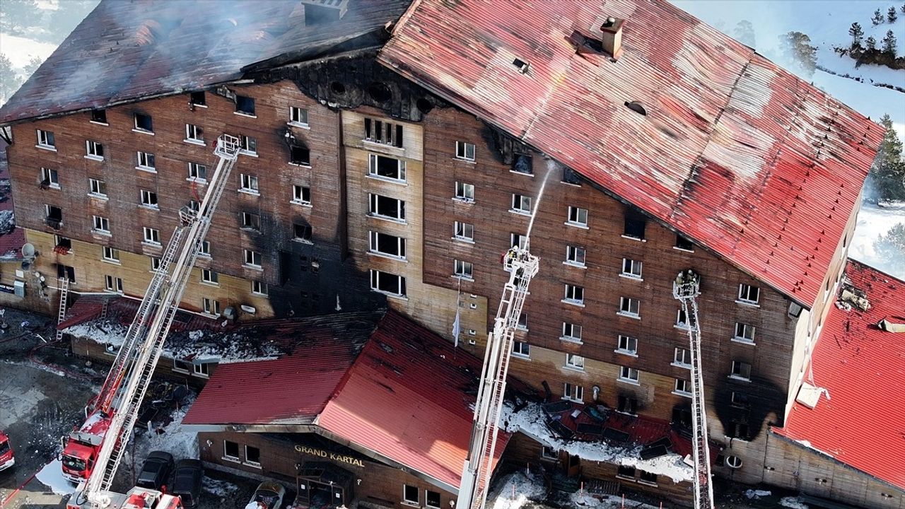 Kartalkaya Kayak Merkezi'nde Yangın Kontrol Altına Alındı