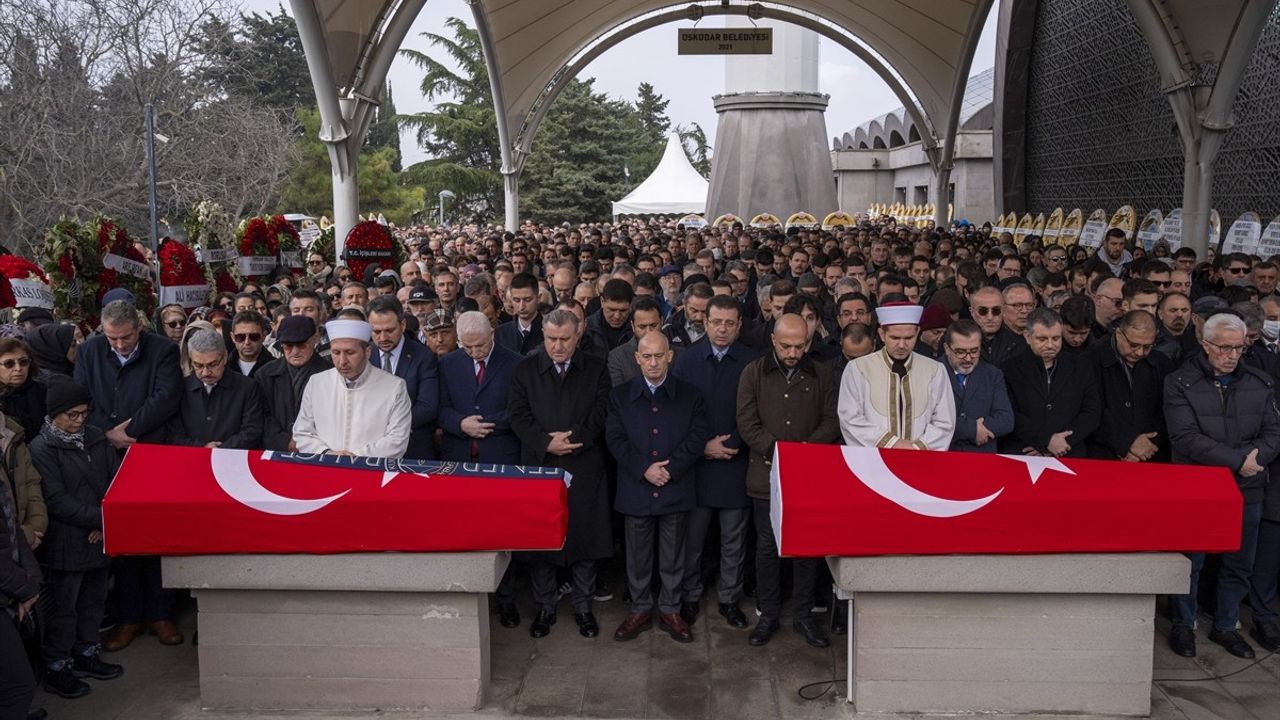 Kartalkaya Yangınında Hayatını Kaybeden Yüzücü ve Annesi Toprağa Verildi