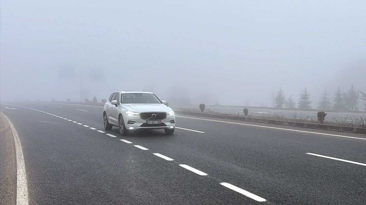 Kastamonu'da Sisli Hava Koşulları Ulaşımı Zorluyor